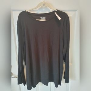 Black long sleeve tee